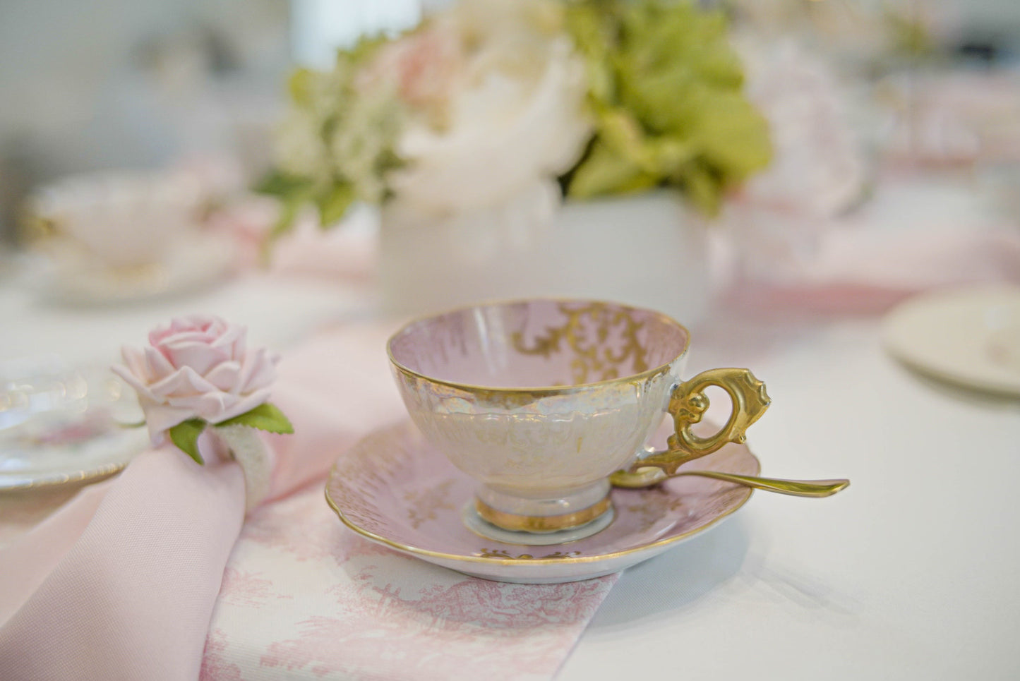 Teacup and saucer favor in gift box