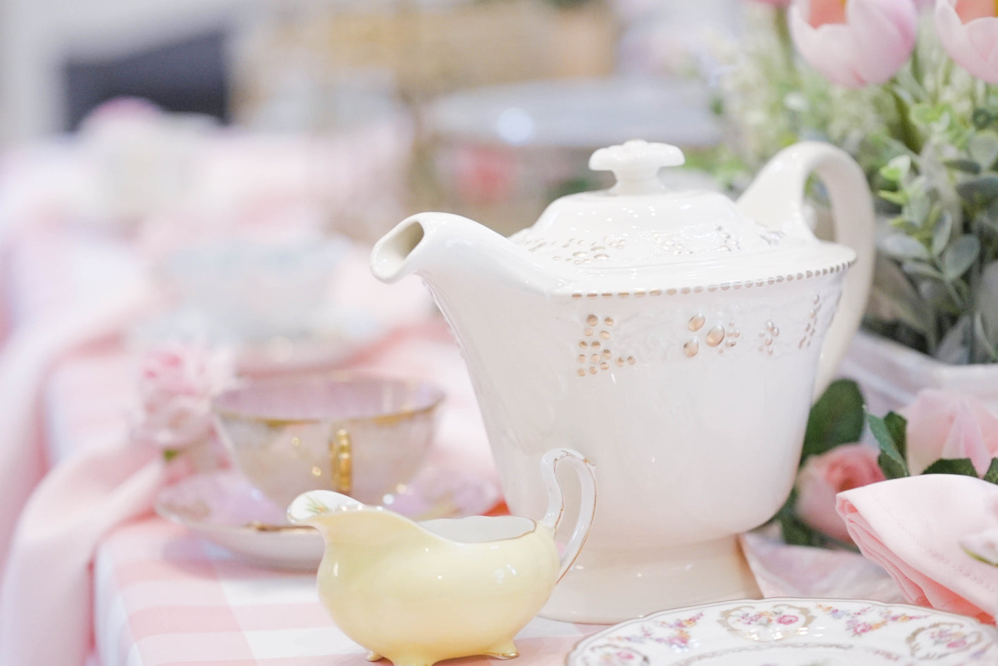 vintage teapot and creamer